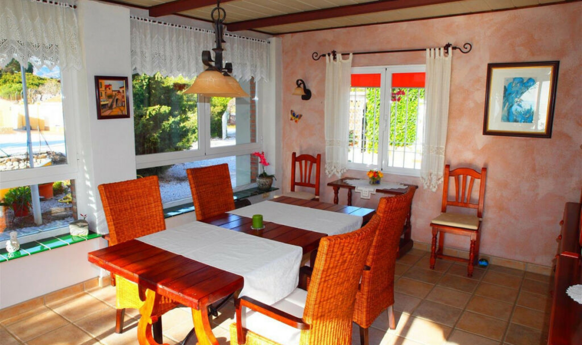 Resale - House -
Mezquitilla