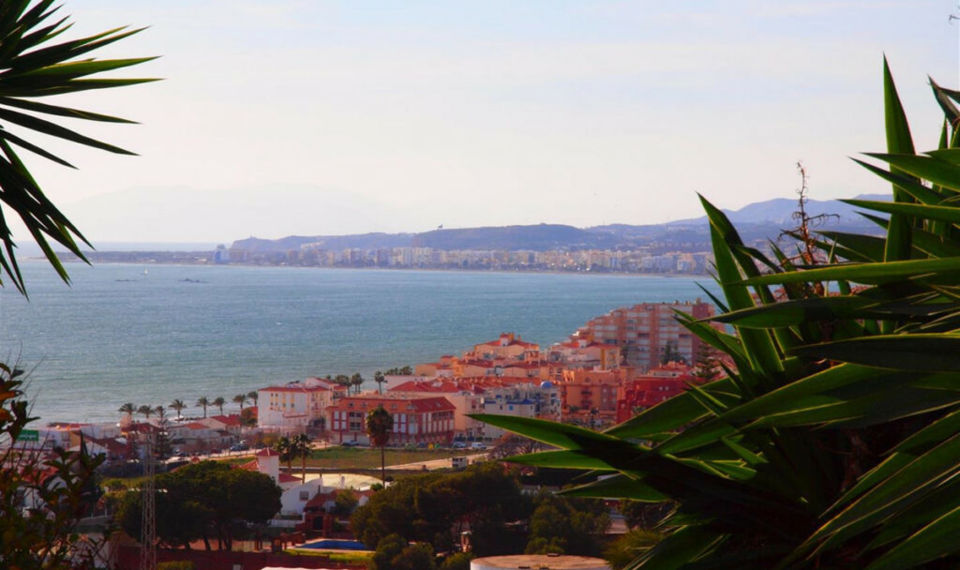 Resale - House -
Mezquitilla