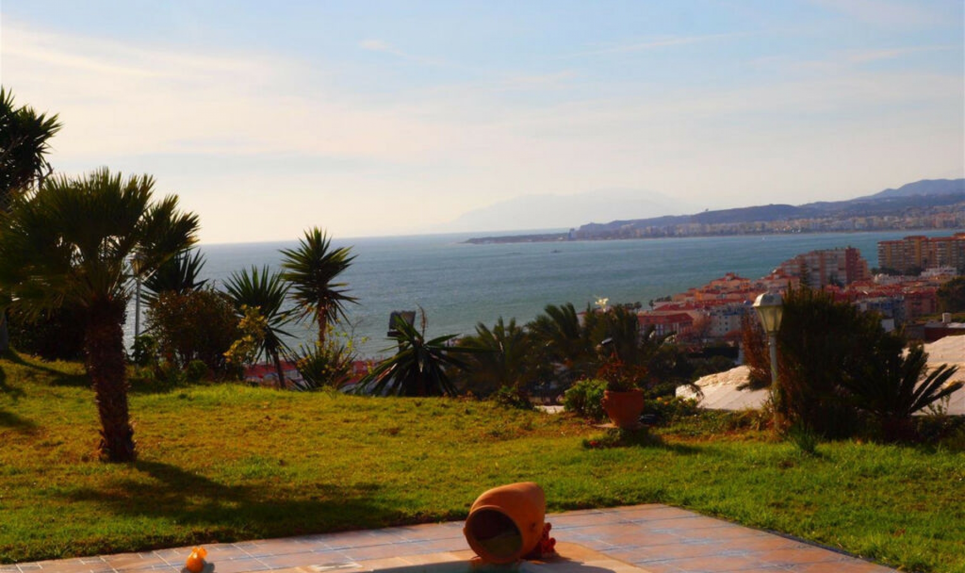 Resale - House -
Mezquitilla