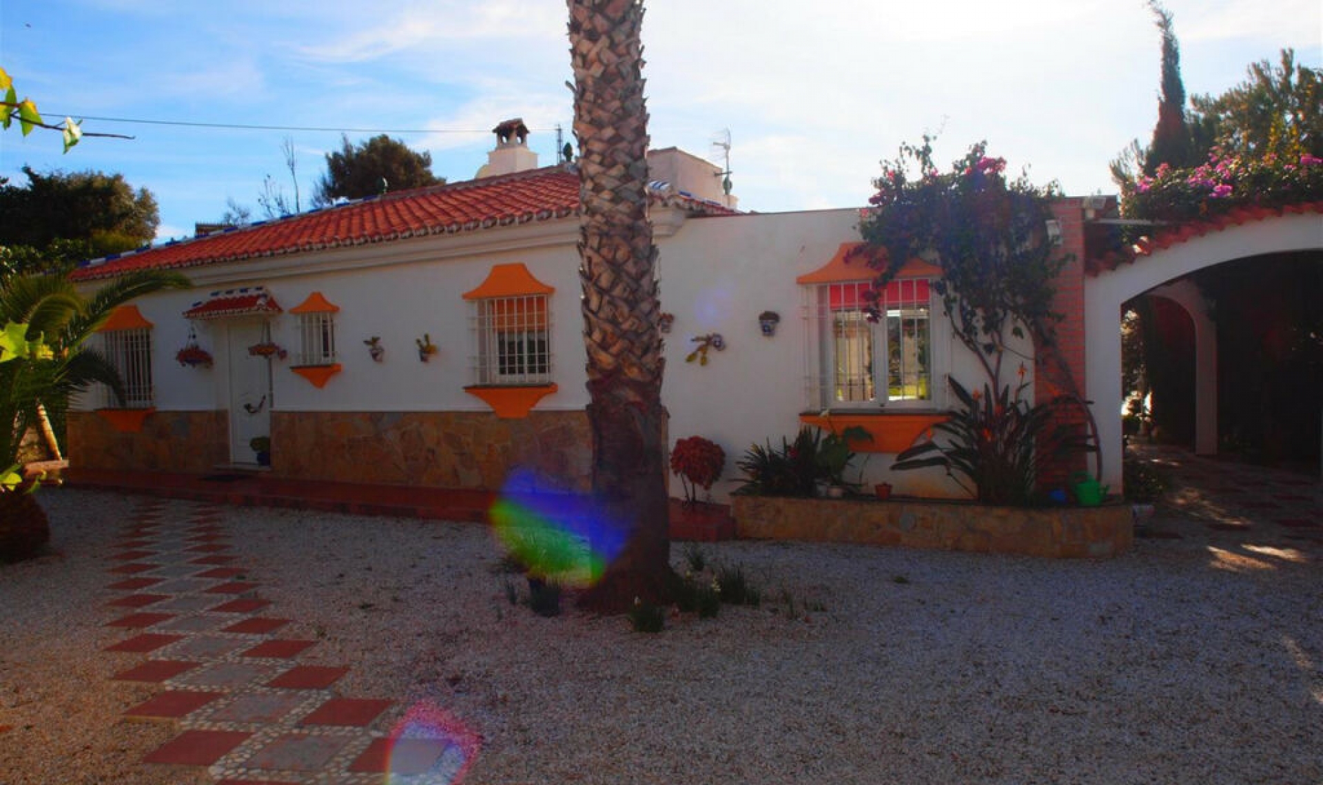 Resale - House -
Mezquitilla