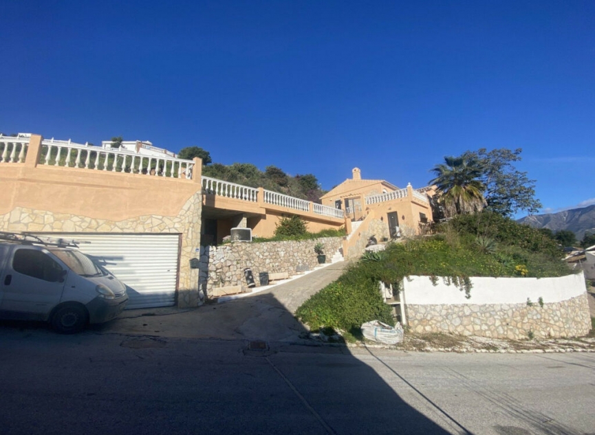 Resale - House -
Mijas Costa