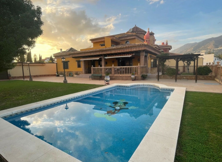 Resale - House -
Mijas Costa