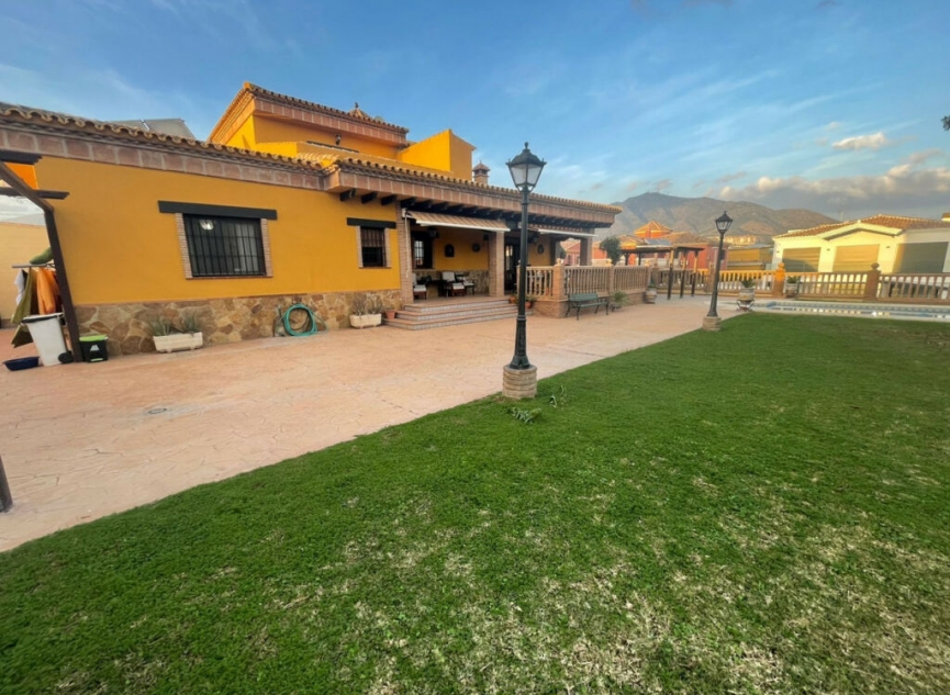 Resale - House -
Mijas Costa