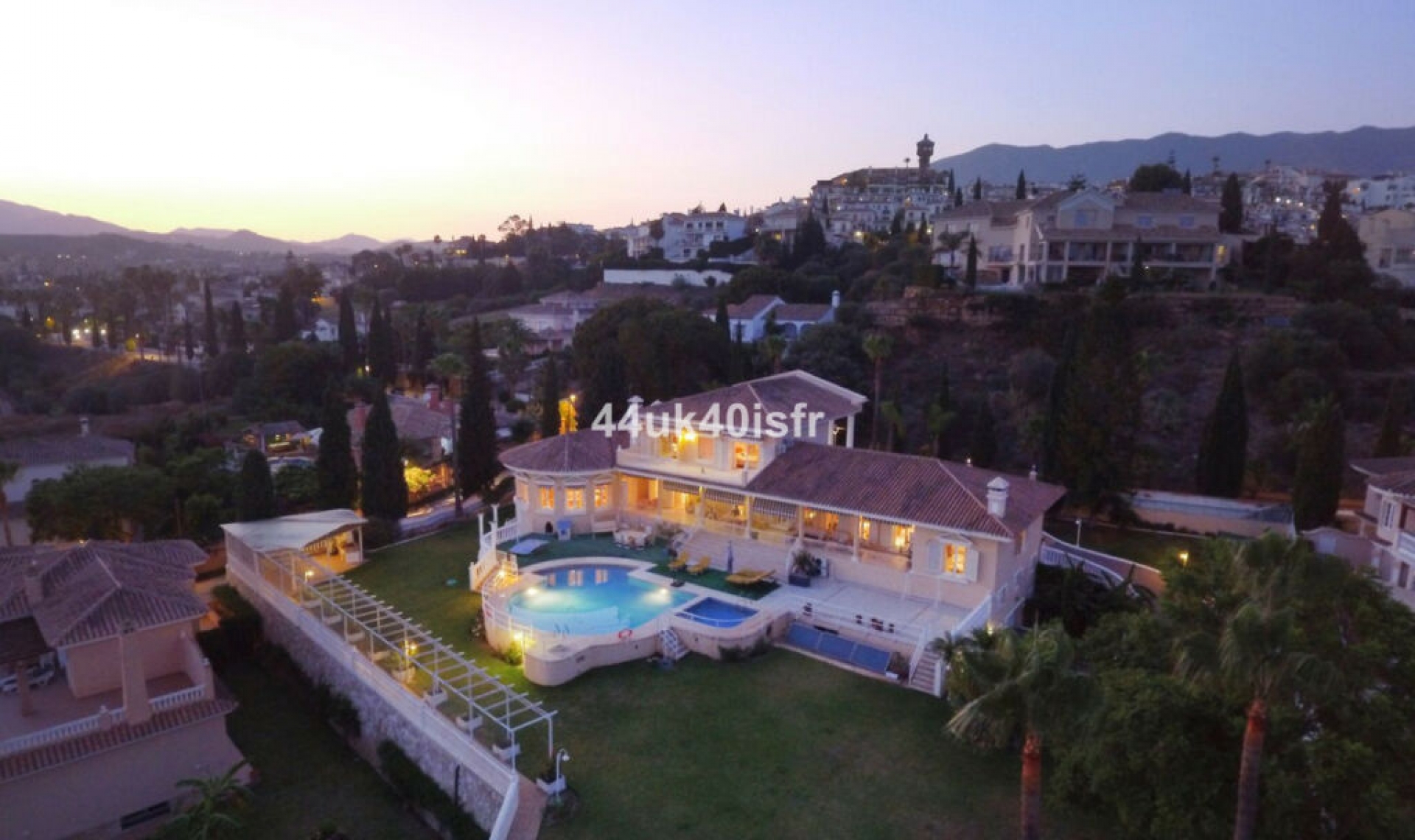 Resale - House -
Mijas Golf
