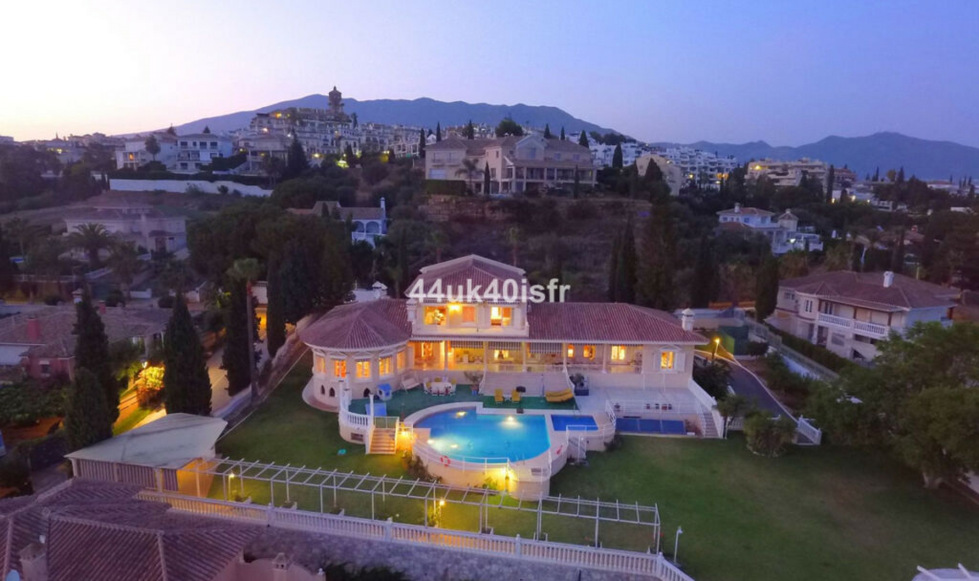 Resale - House -
Mijas Golf