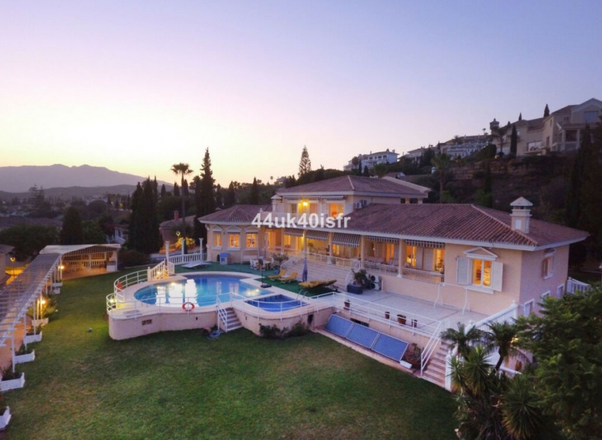 Resale - House -
Mijas Golf