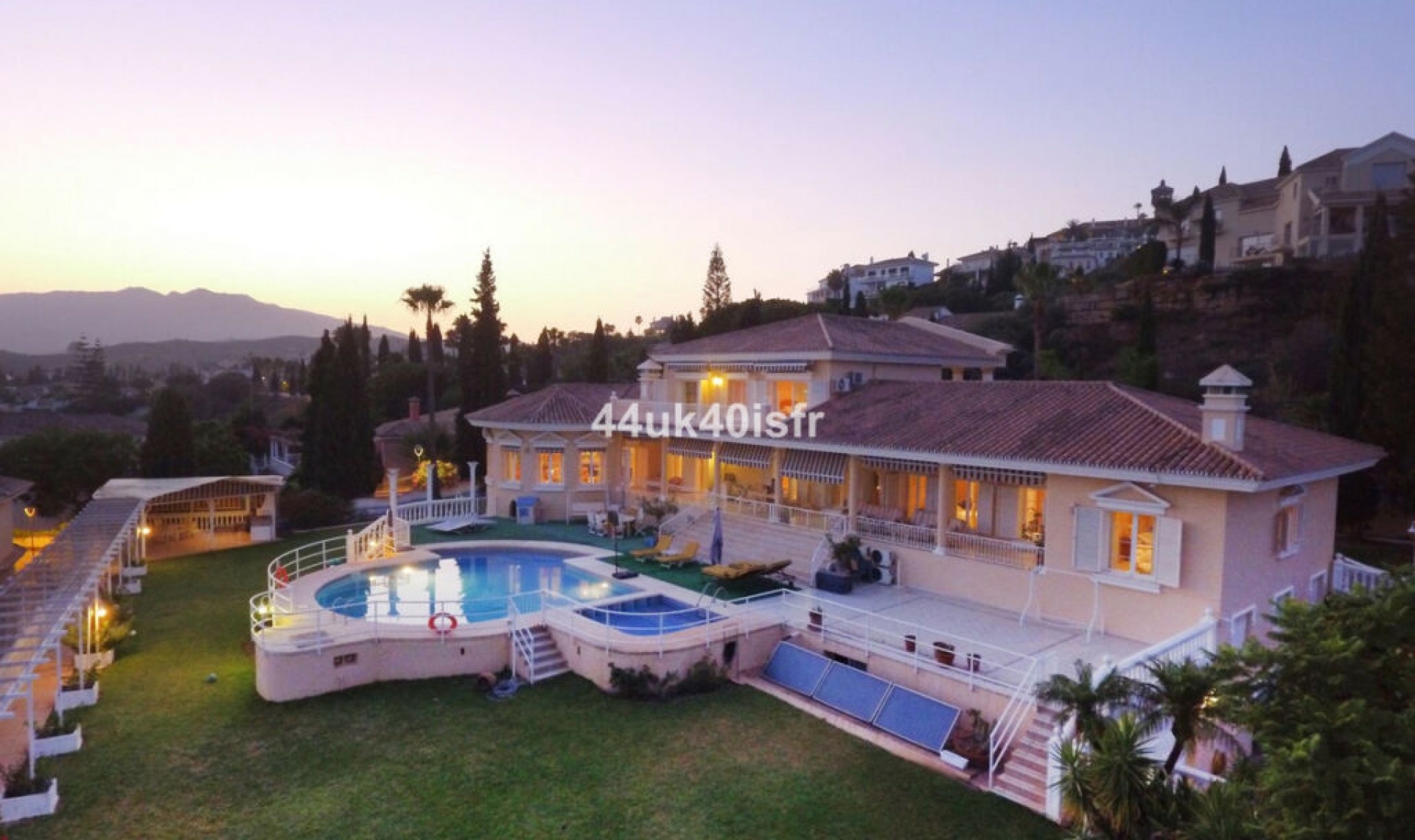 Resale - House -
Mijas Golf