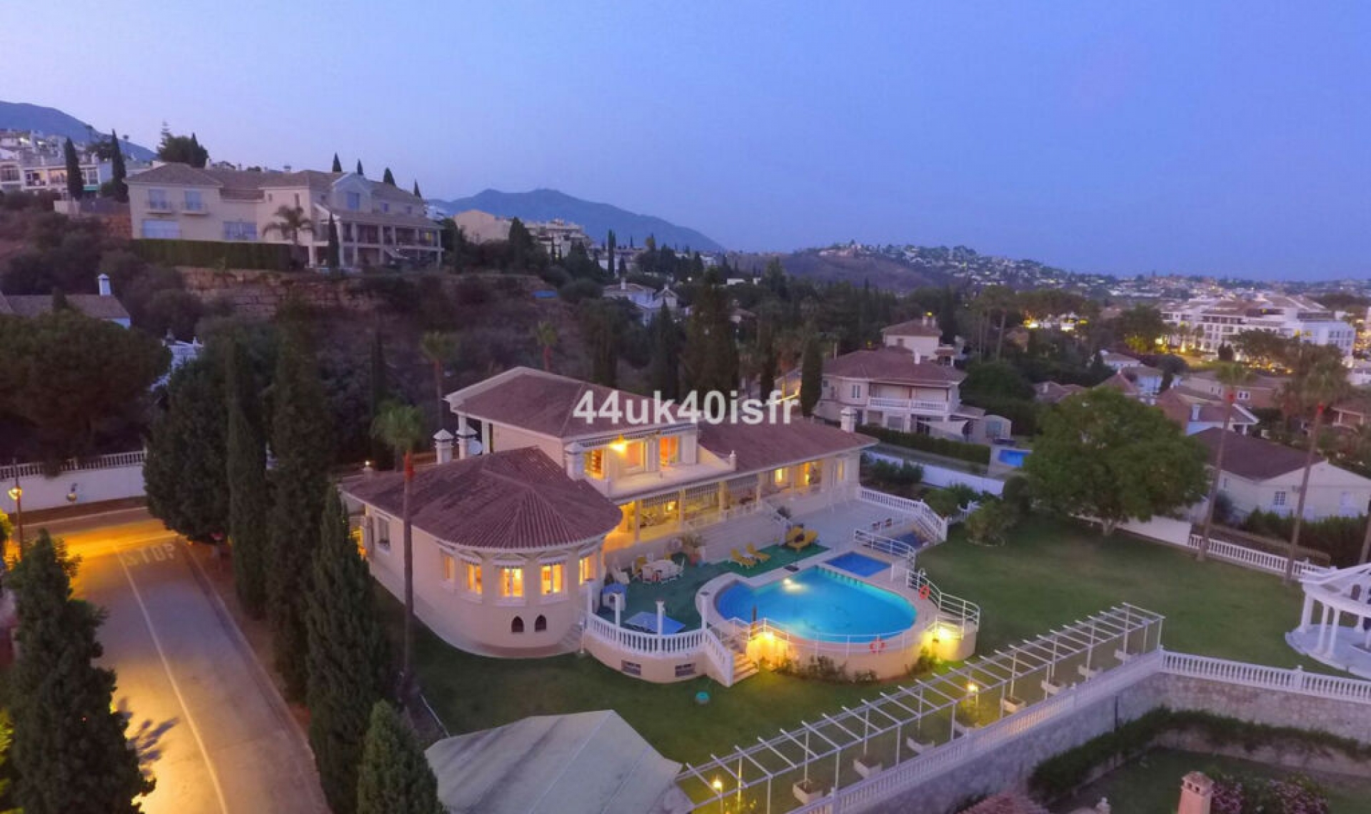 Resale - House -
Mijas Golf
