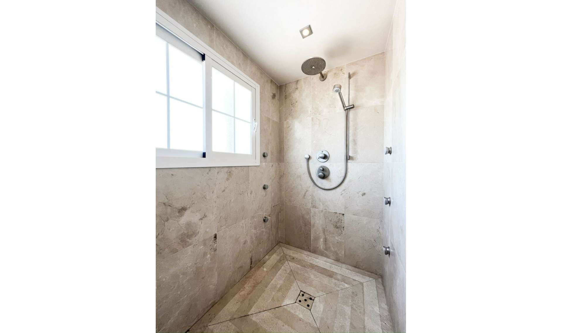 Resale - House -
Mijas Golf