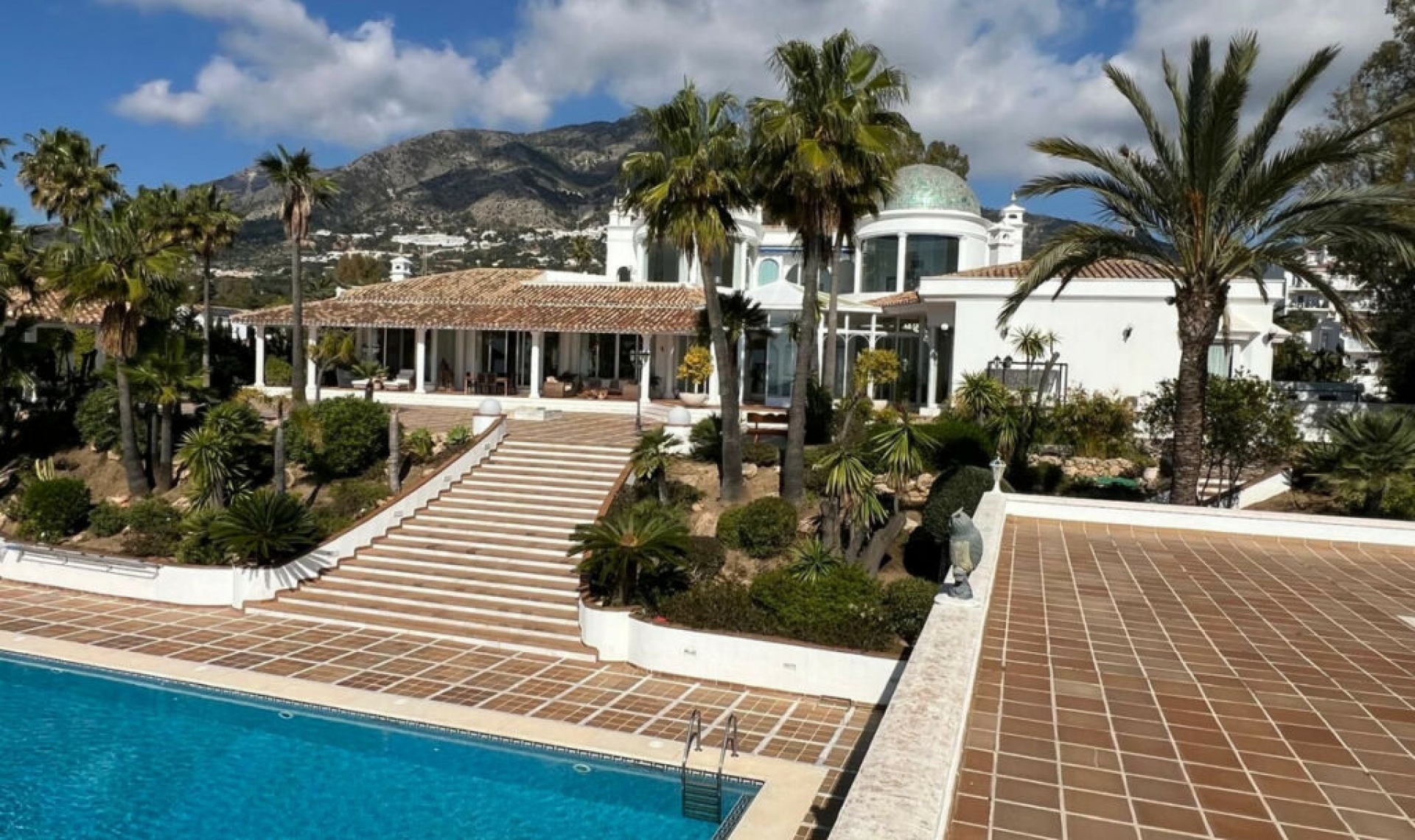 Resale - House -
Mijas