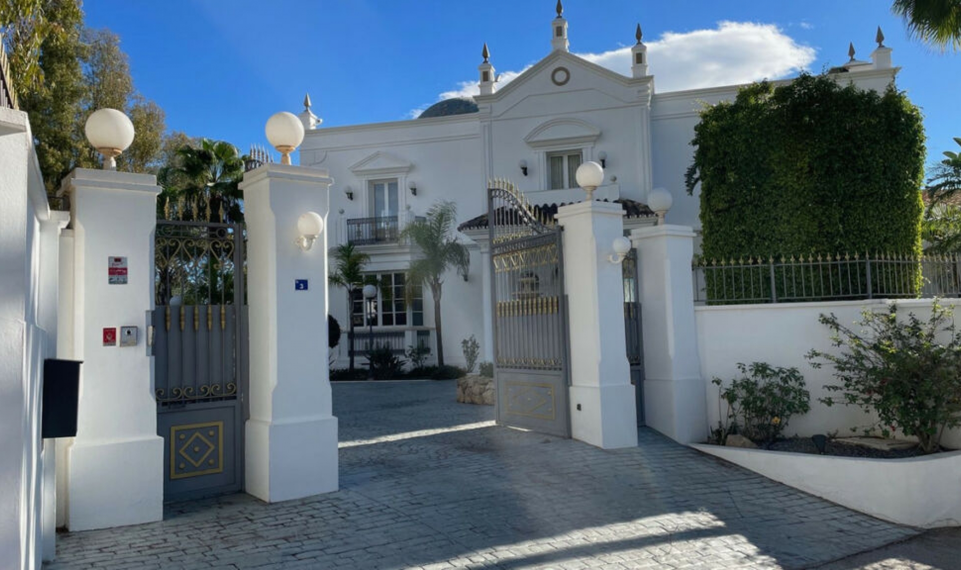 Resale - House -
Mijas