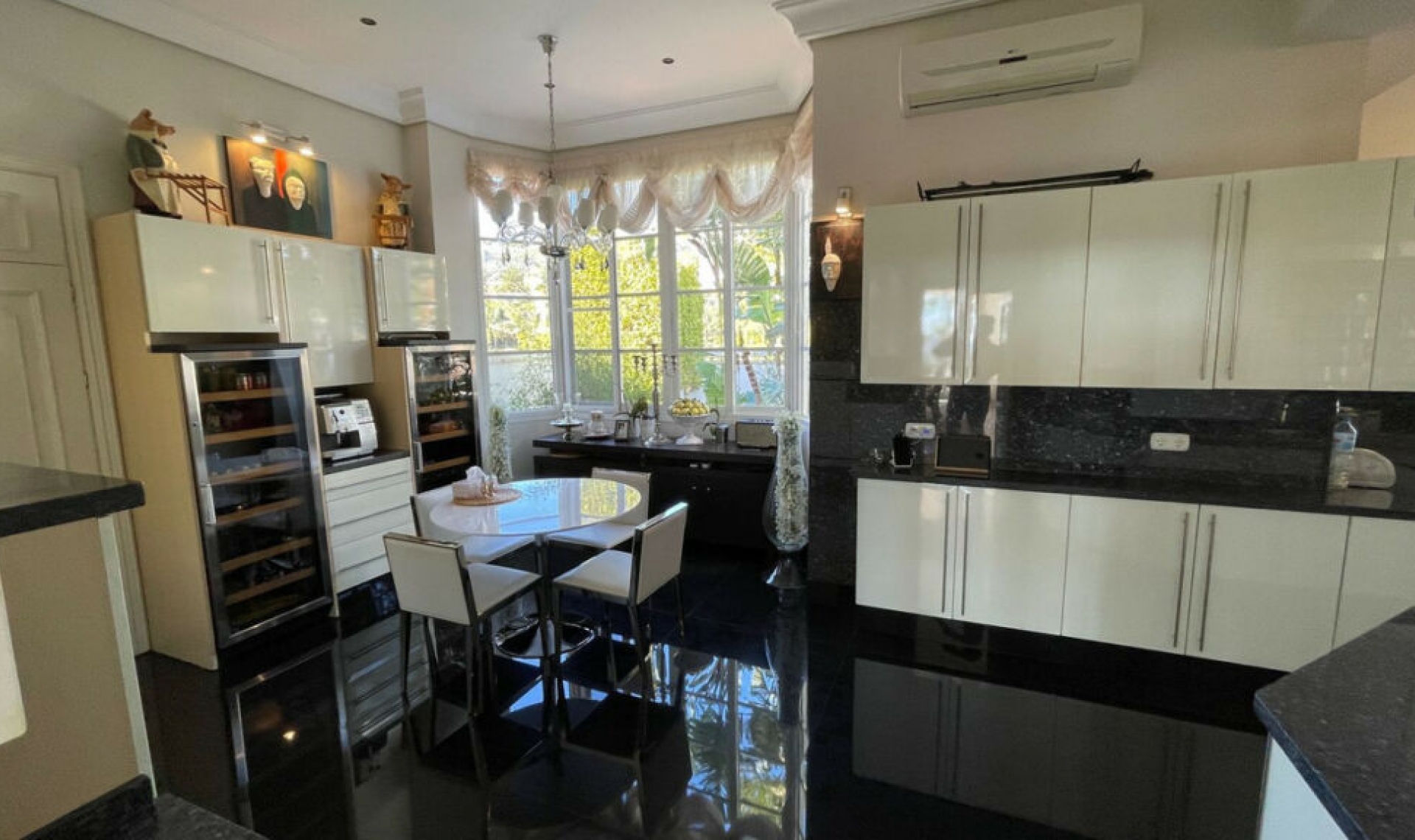 Resale - House -
Mijas