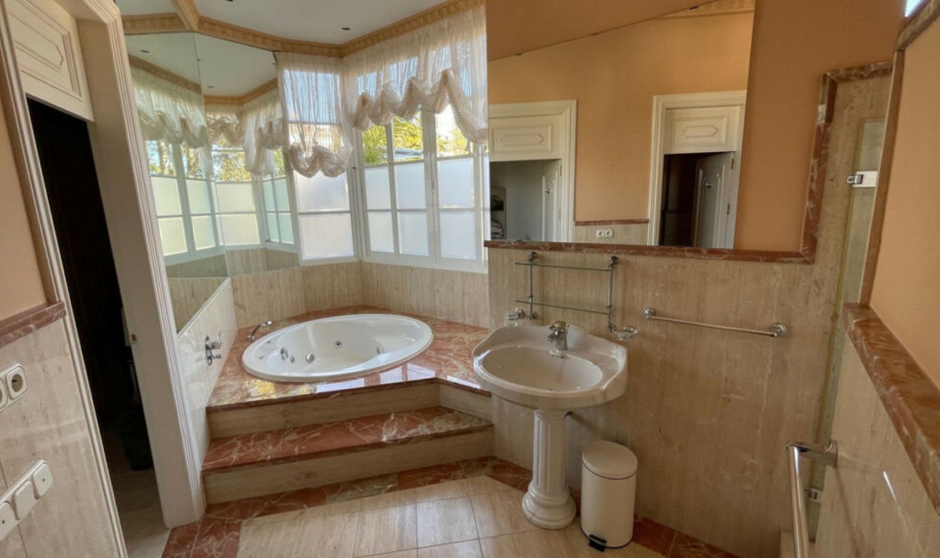 Resale - House -
Mijas