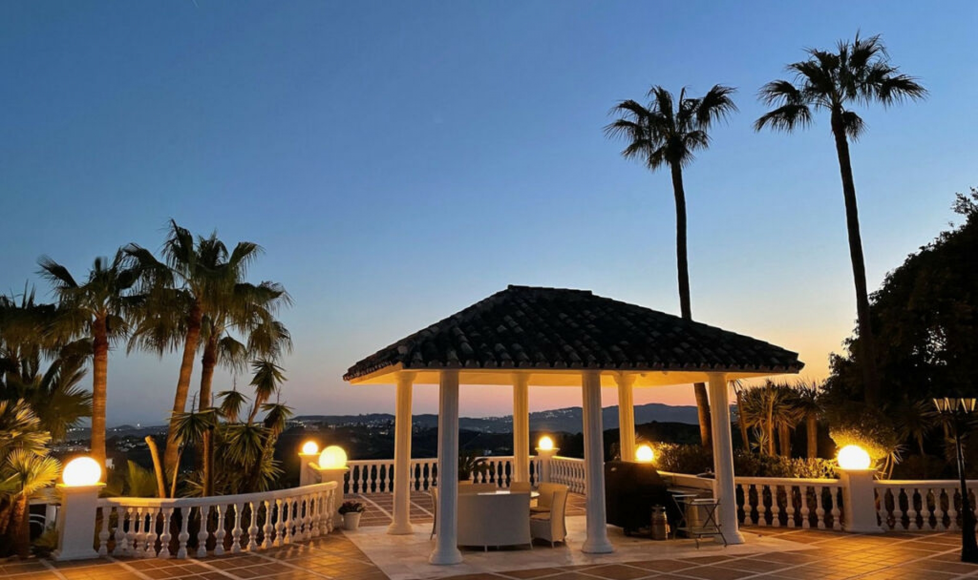 Resale - House -
Mijas