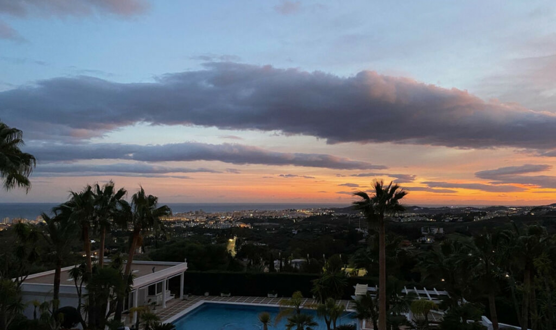 Resale - House -
Mijas