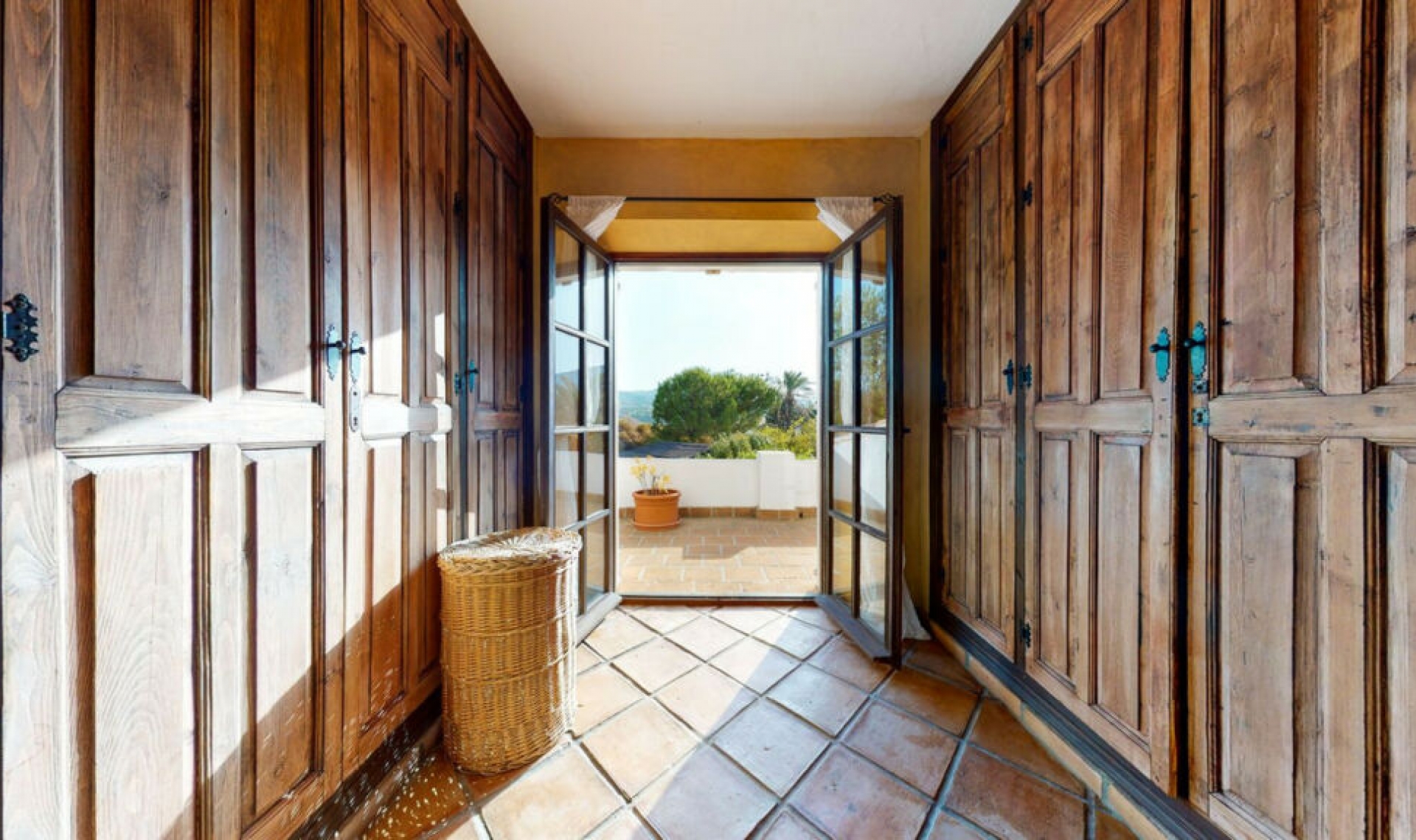 Resale - House -
Mijas