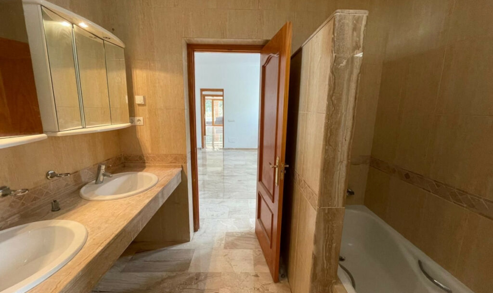 Resale - House -
Mijas