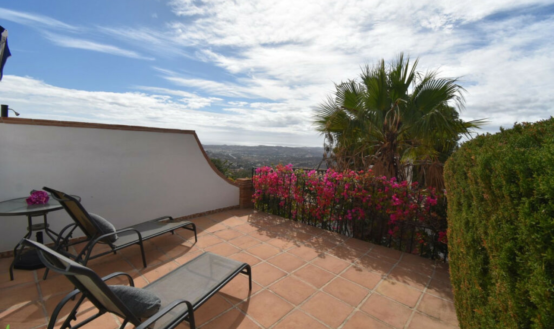Resale - House -
Mijas