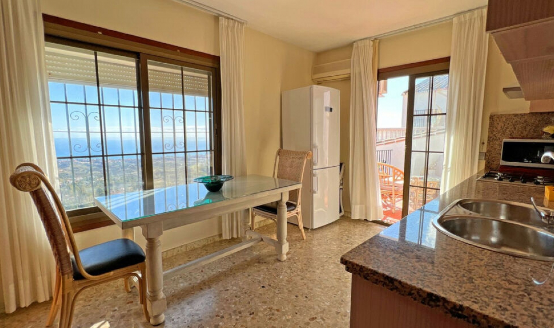 Resale - House -
Mijas