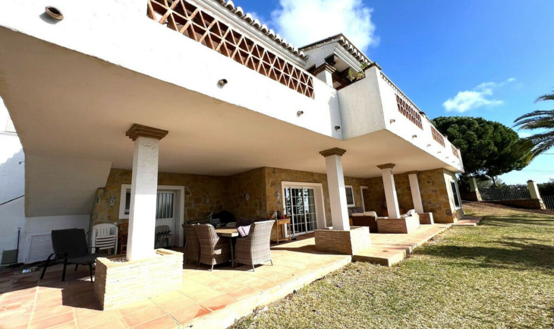 Resale - House -
Mijas