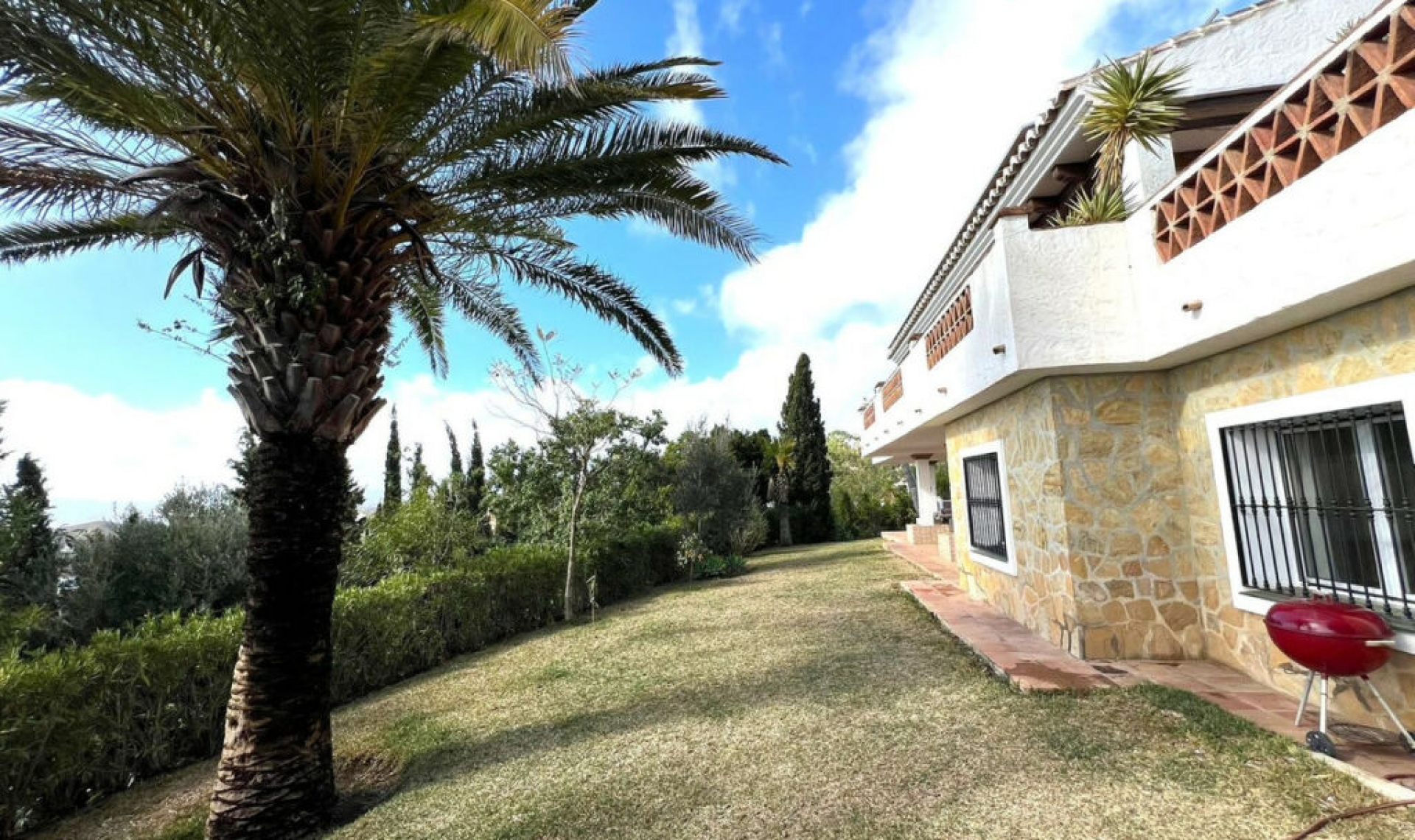 Resale - House -
Mijas