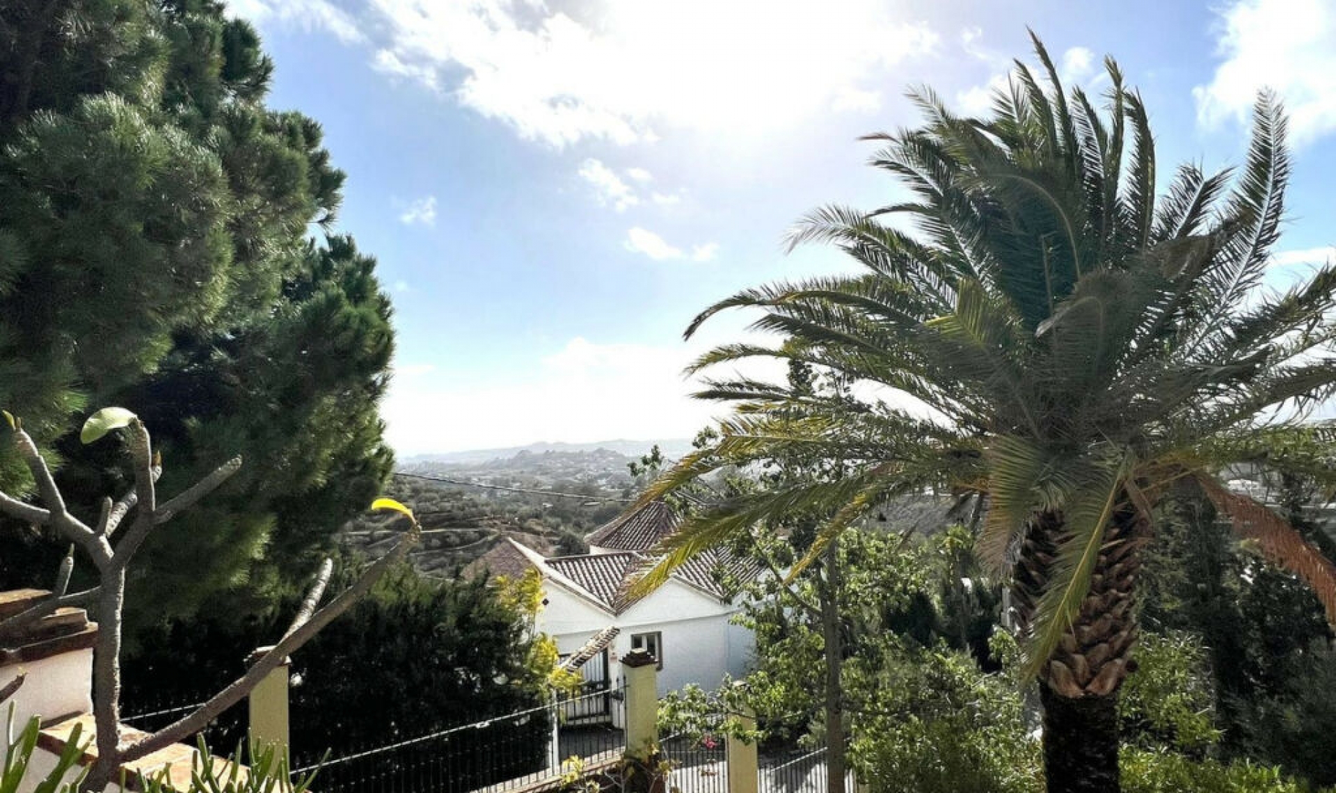 Resale - House -
Mijas