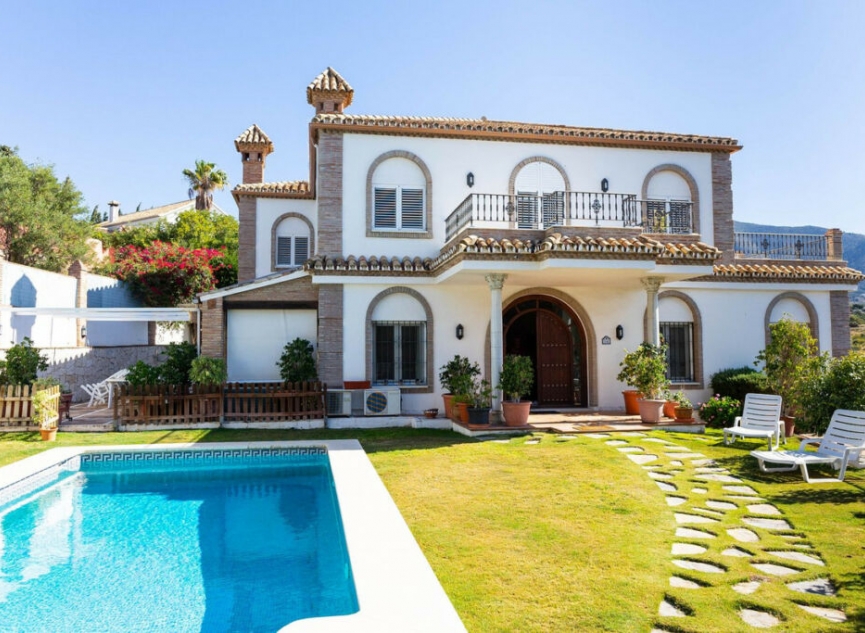 Resale - House -
Mijas