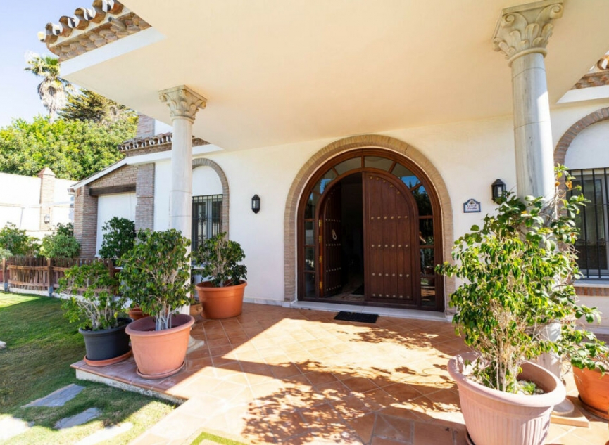 Resale - House -
Mijas