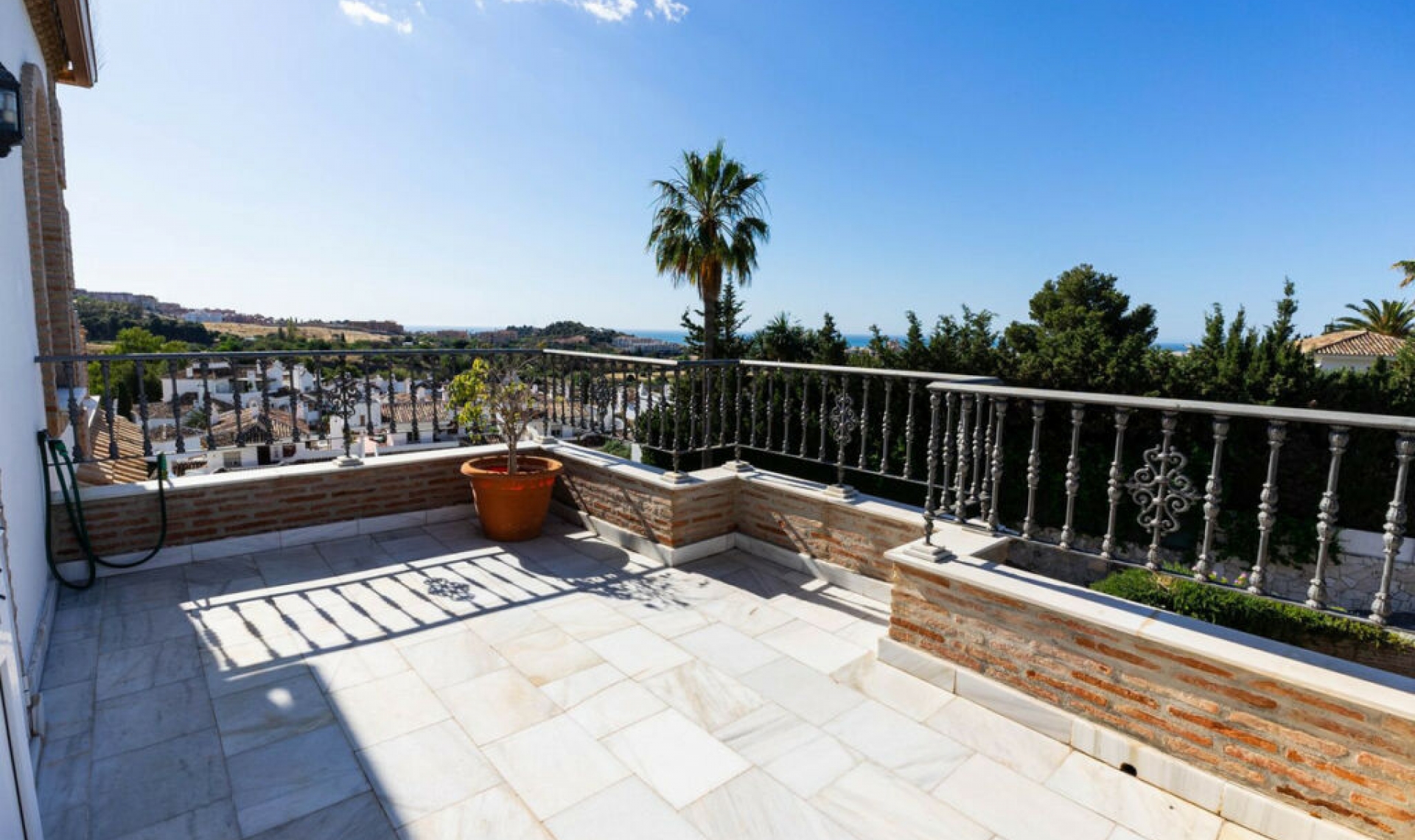 Resale - House -
Mijas