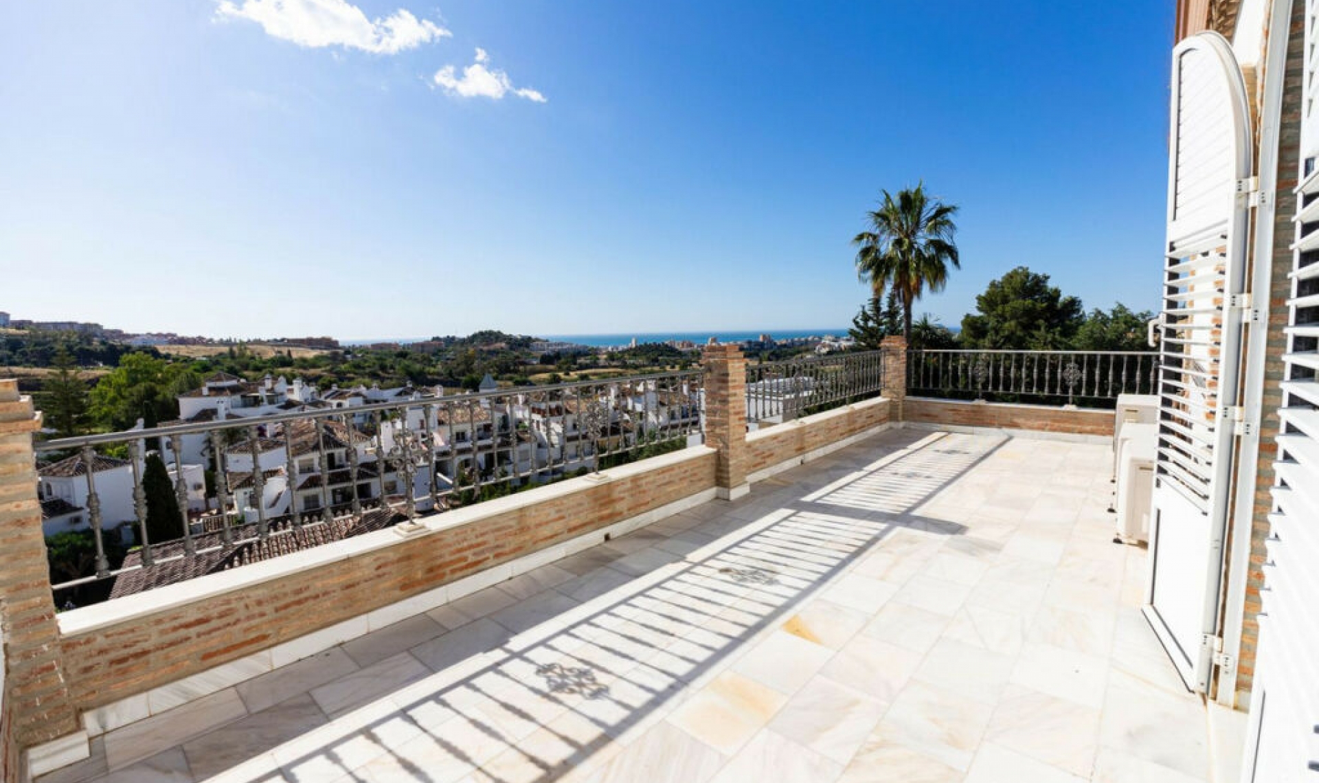 Resale - House -
Mijas