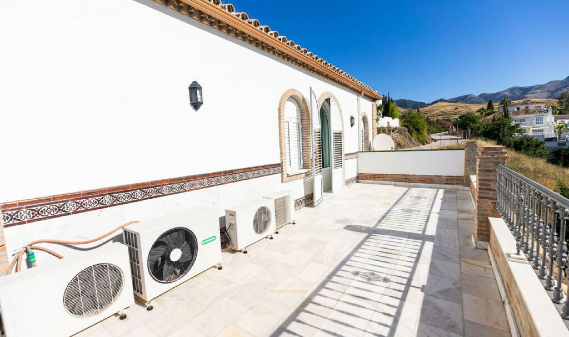 Resale - House -
Mijas