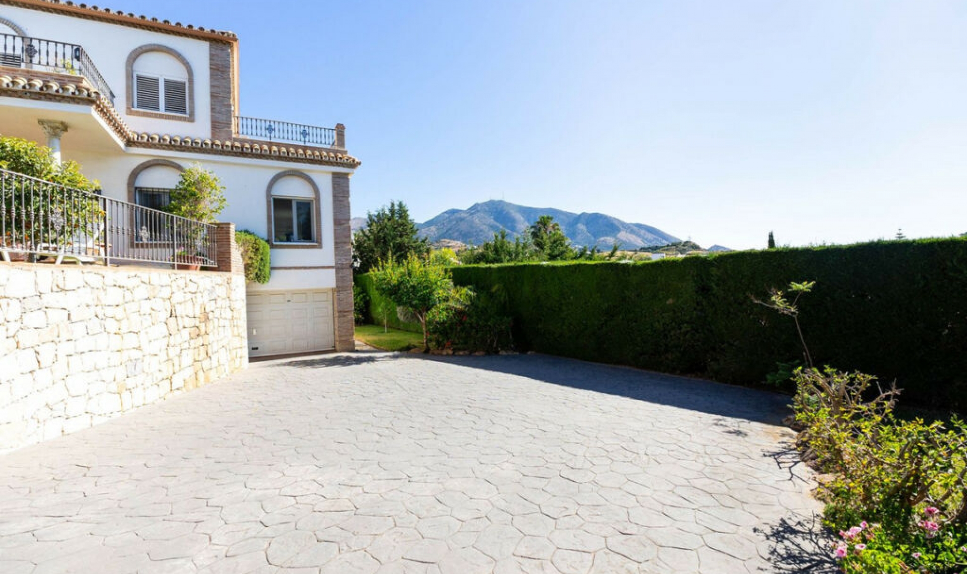 Resale - House -
Mijas