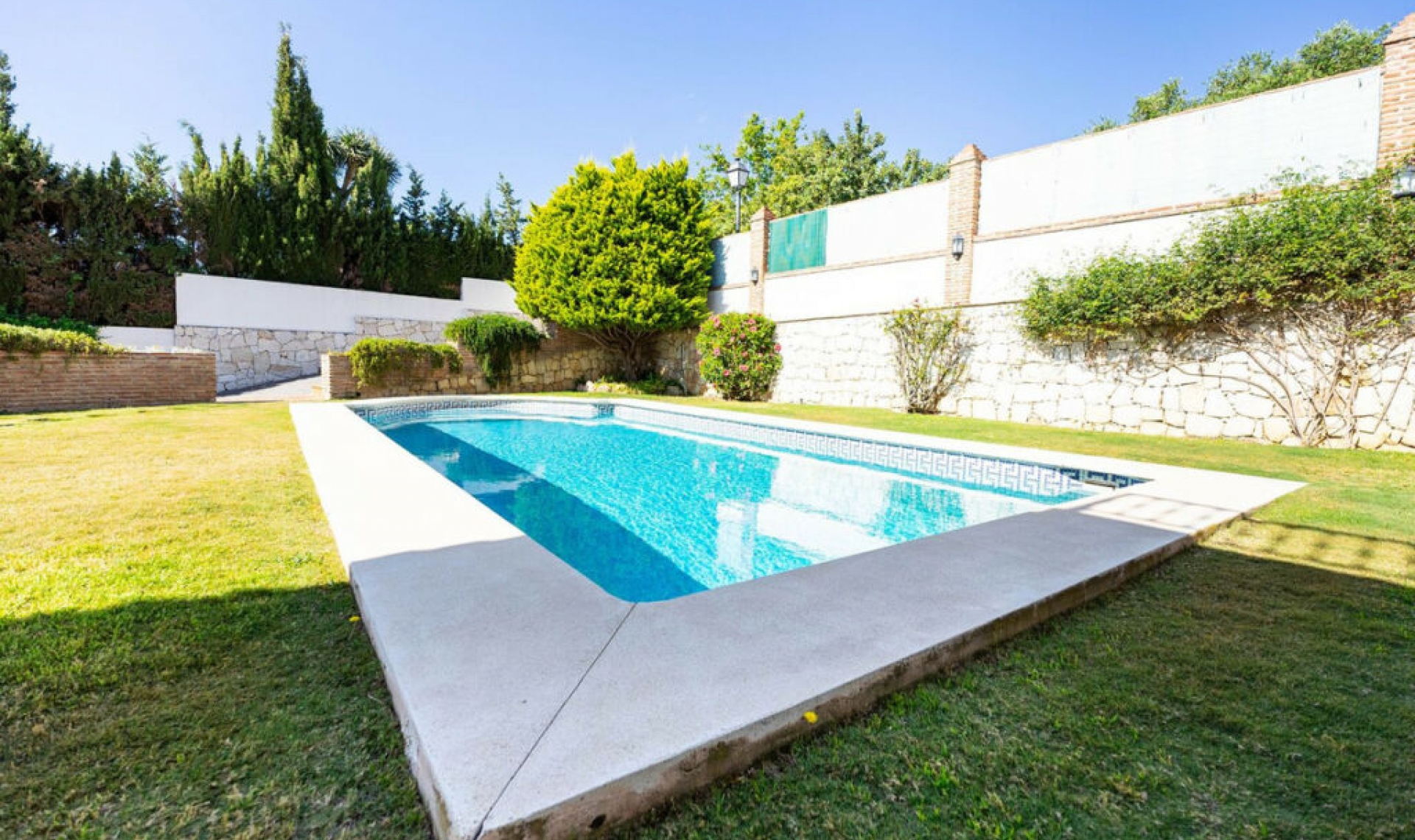 Resale - House -
Mijas