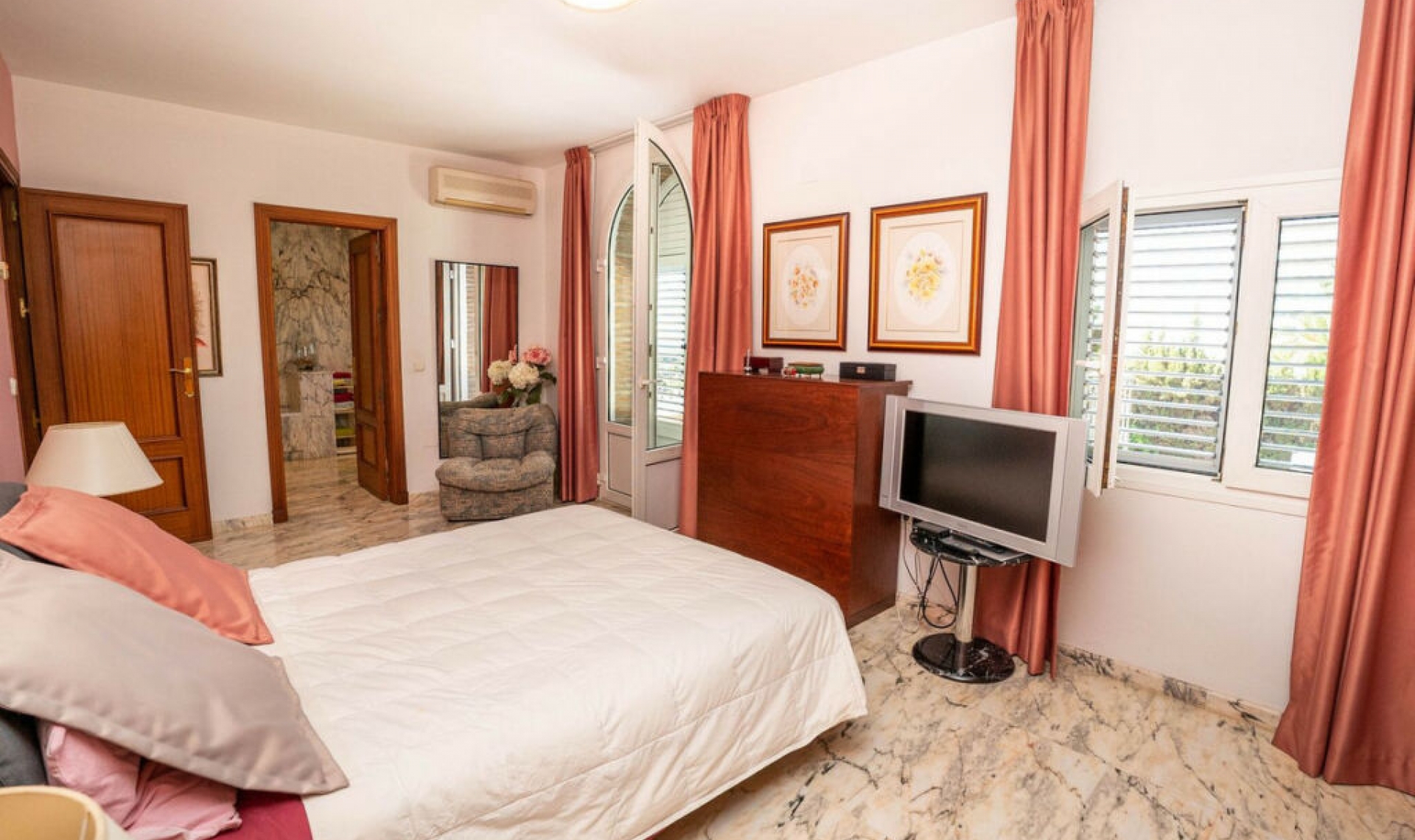 Resale - House -
Mijas