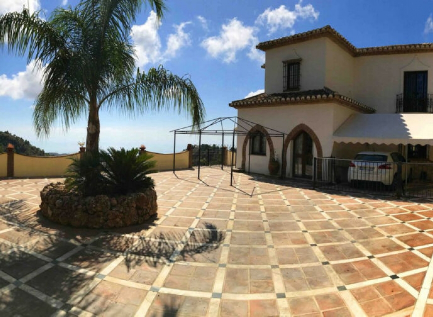 Resale - House -
Mijas