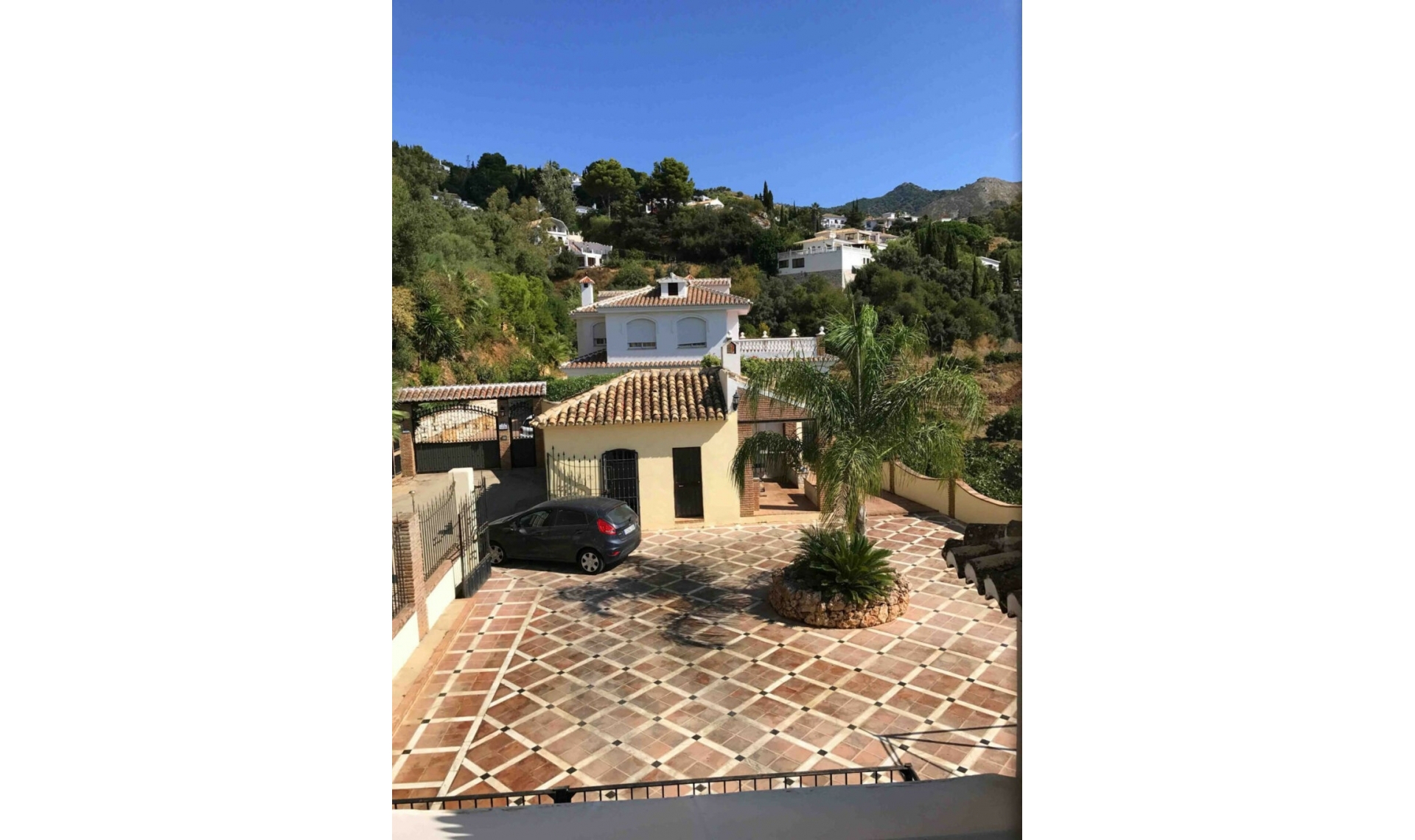 Resale - House -
Mijas