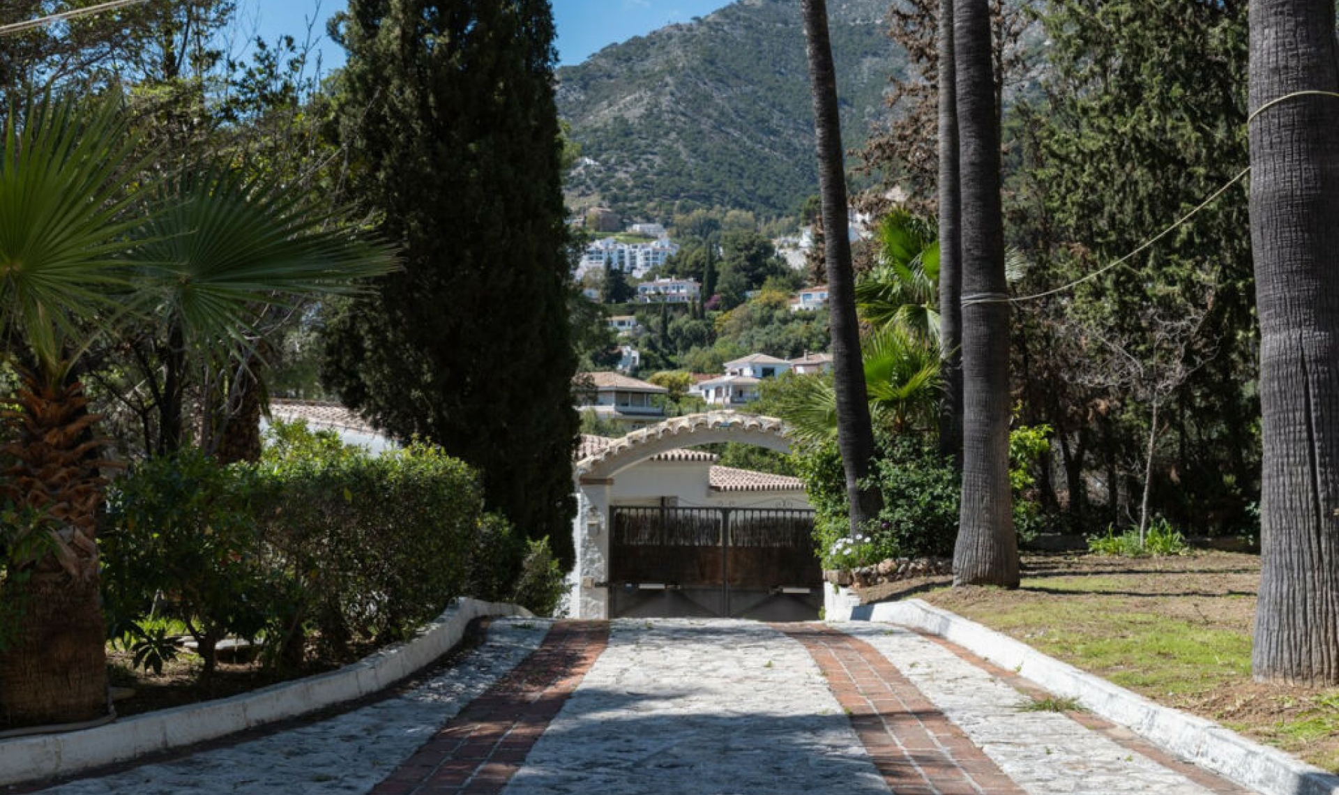 Resale - House -
Mijas