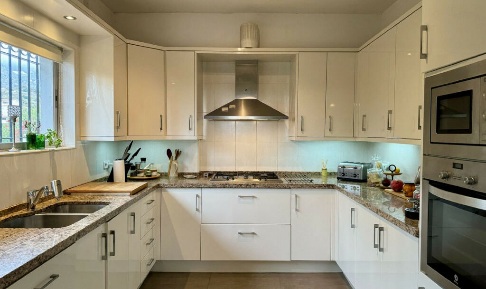 Resale - House -
Mijas