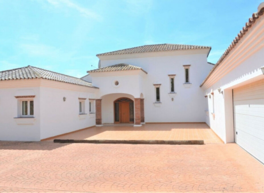 Resale - House -
Mijas