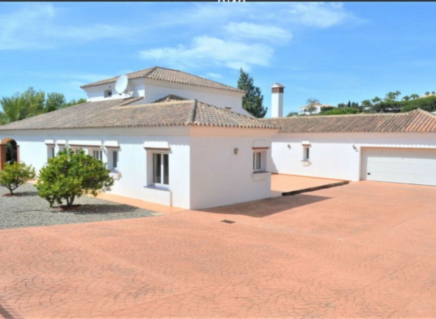 Resale - House -
Mijas