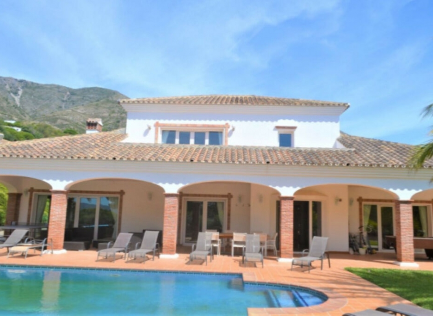 Resale - House -
Mijas