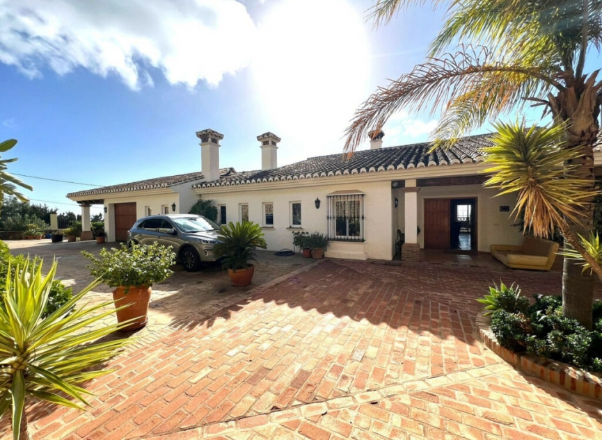 Resale - House -
Mijas