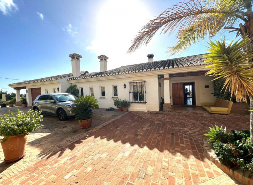 Resale - House -
Mijas