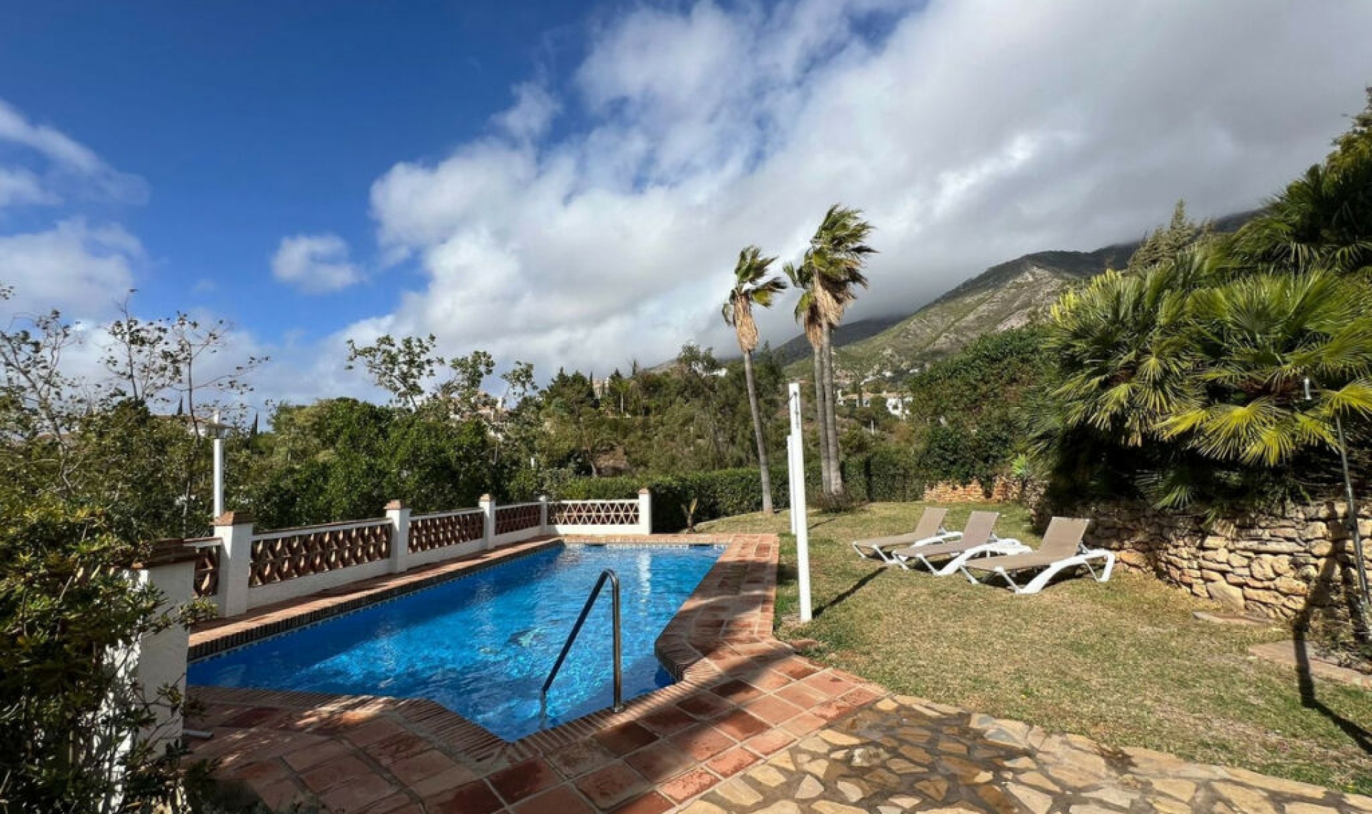 Resale - House -
Mijas