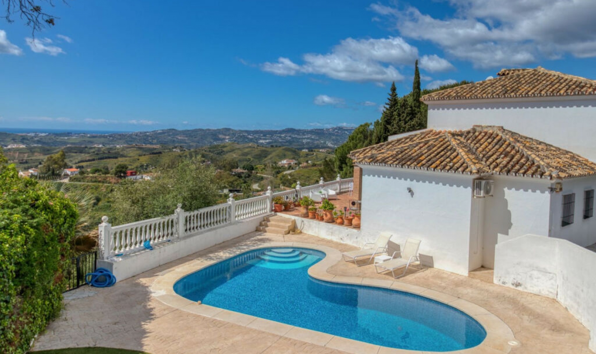 Resale - House -
Mijas