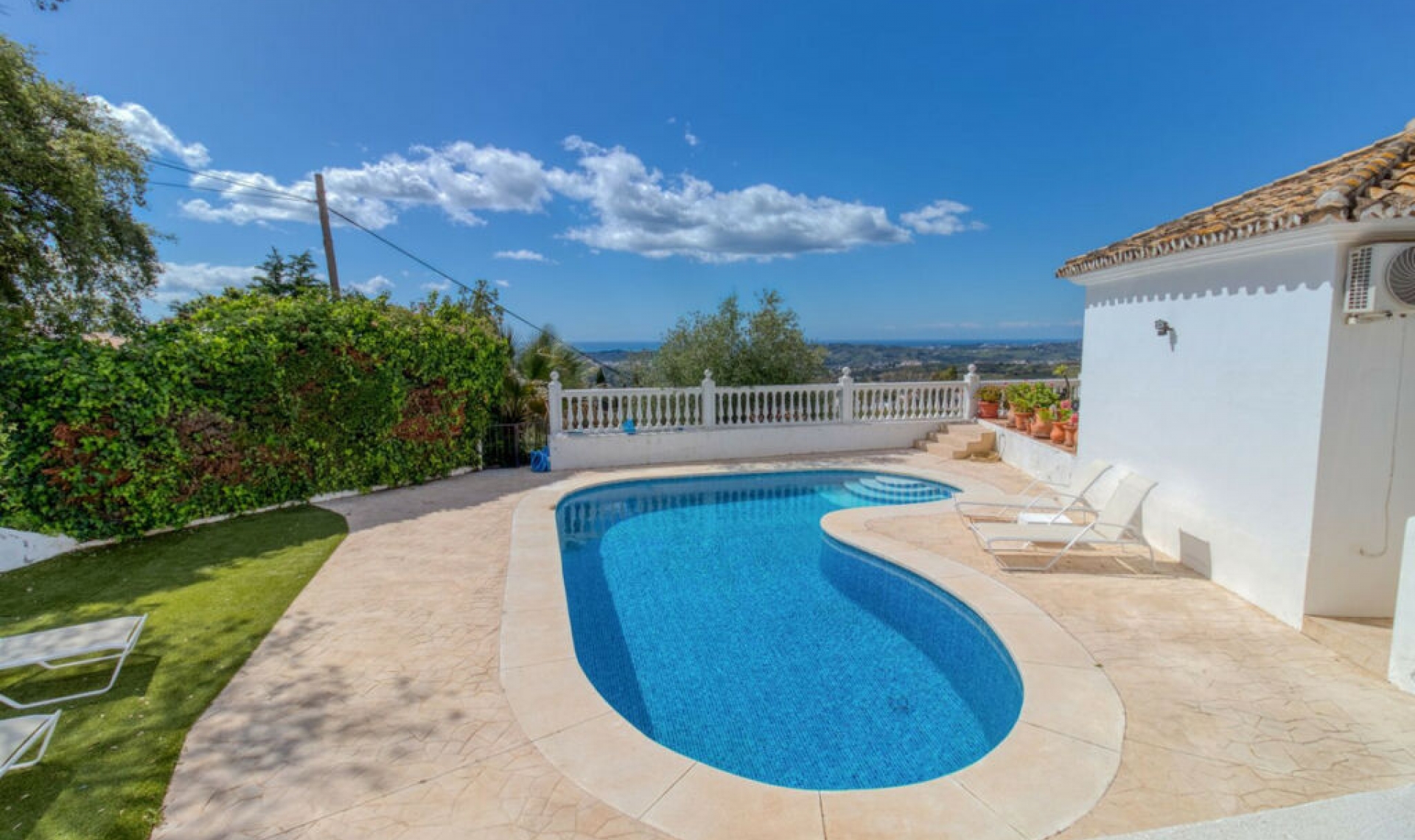 Resale - House -
Mijas