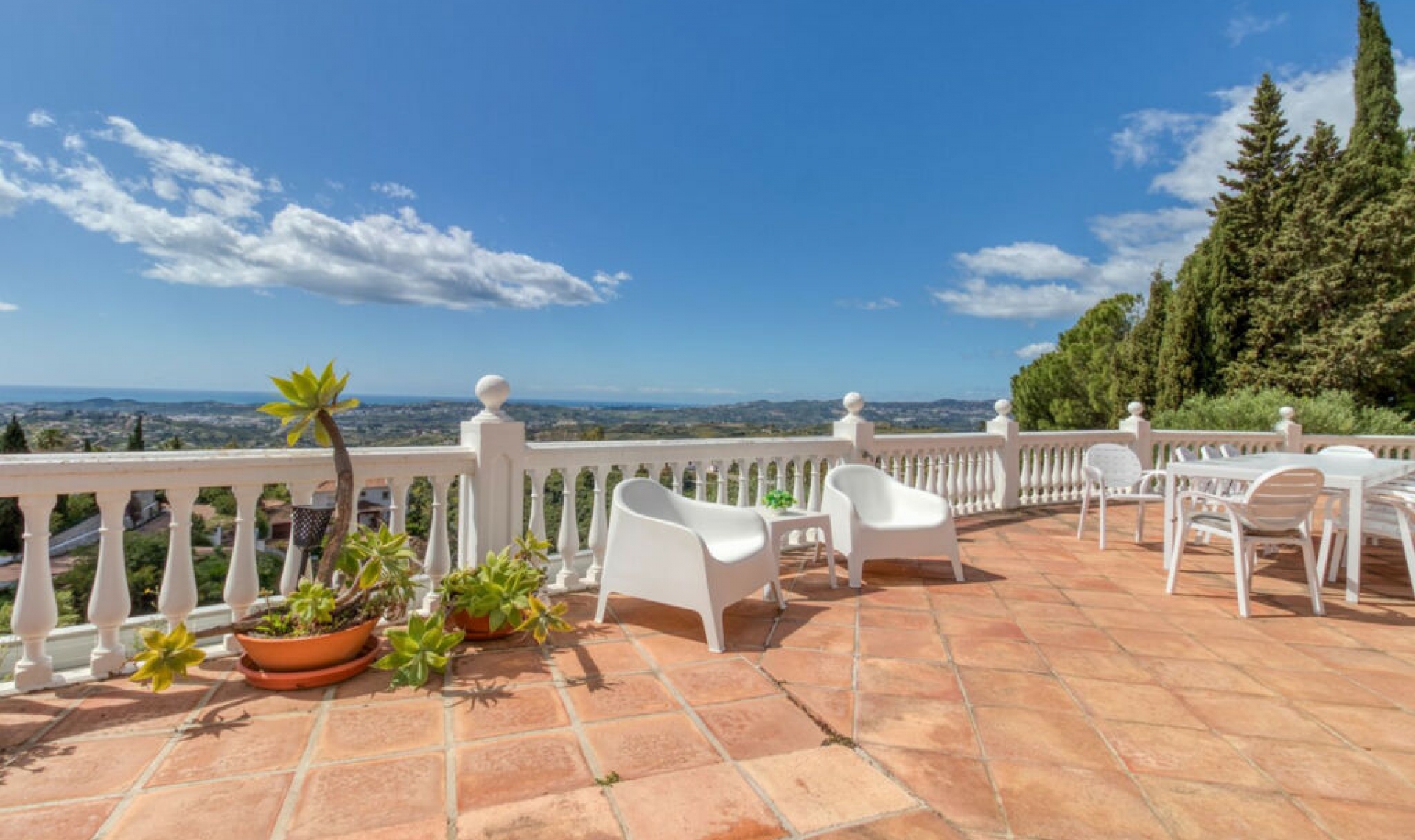 Resale - House -
Mijas
