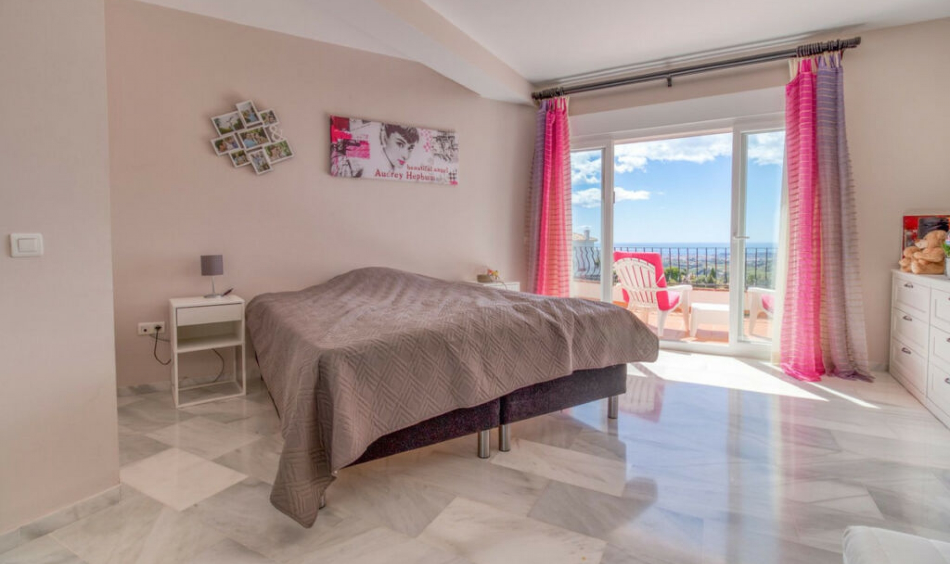 Resale - House -
Mijas