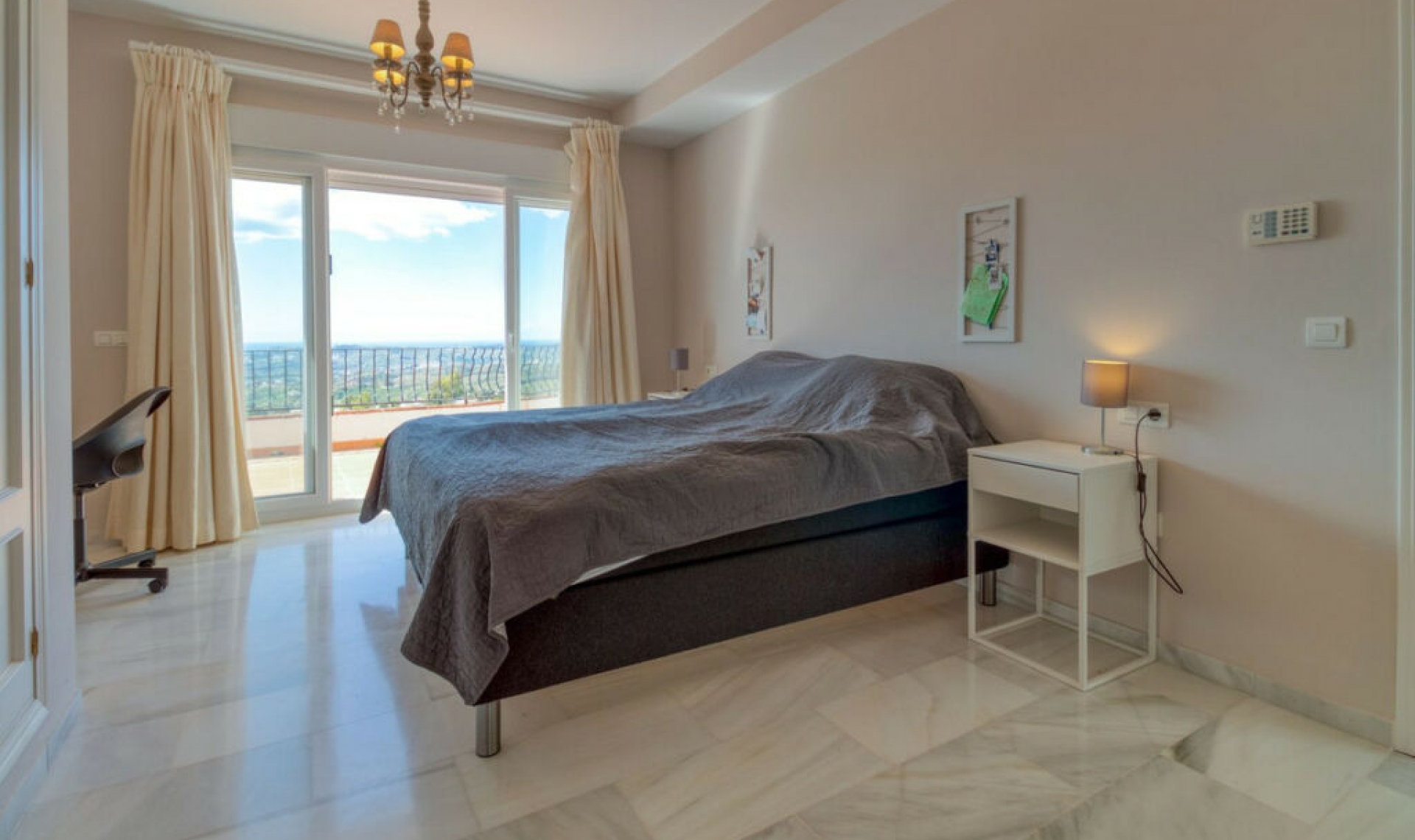 Resale - House -
Mijas