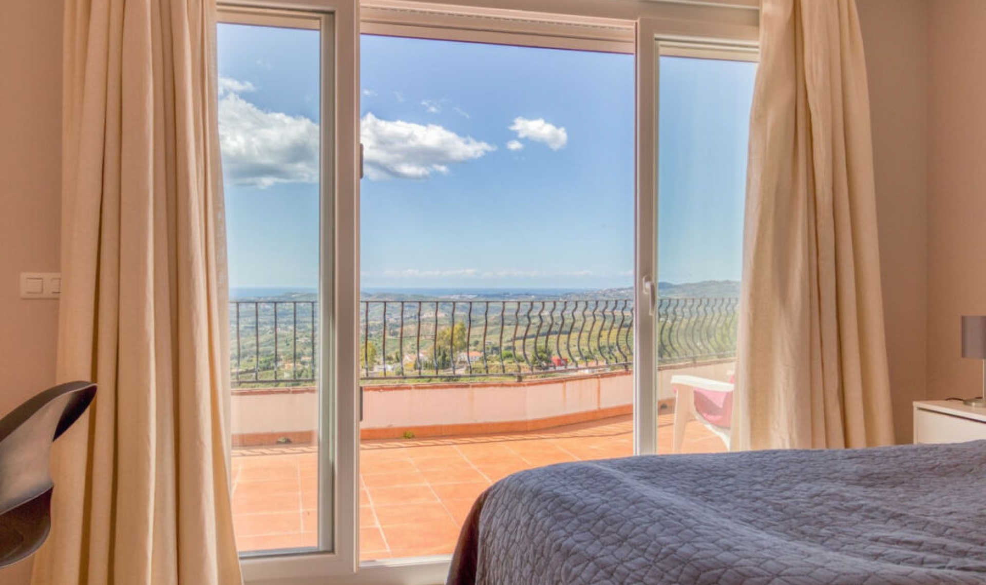 Resale - House -
Mijas